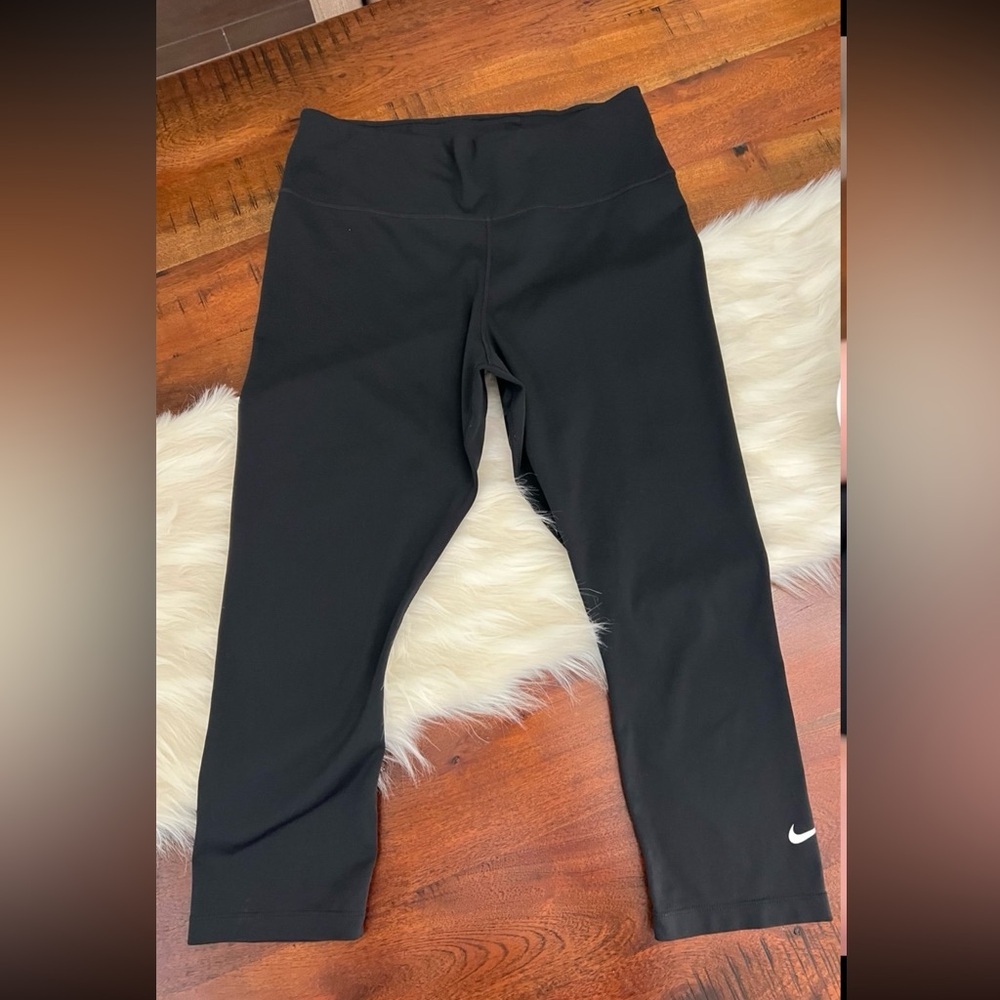Nike Dri Fit Cropped Leggings Medium Black High Rise Capri 19” Inseam